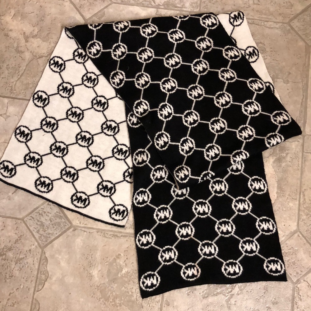 Authentic like new Michael Kors scarf, reversible